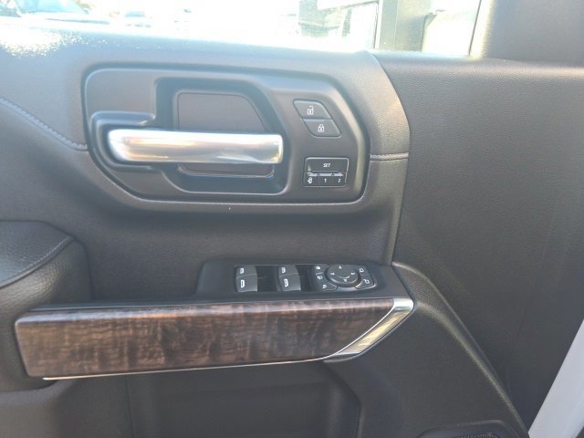 Used 2023 GMC Sierra 3500 Denali w/ Denali Ultimate Package image 11