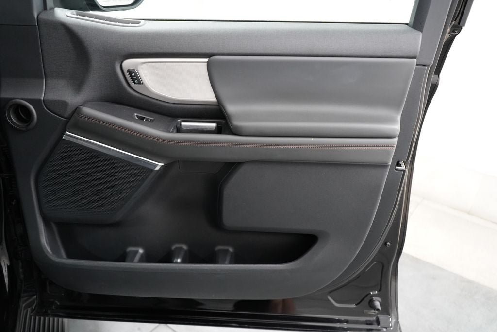 Certified 2025 Ford Expedition Active AWD/4WD image 25