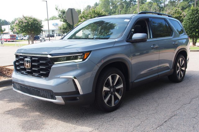 Used 2025 Honda Pilot Touring image 3