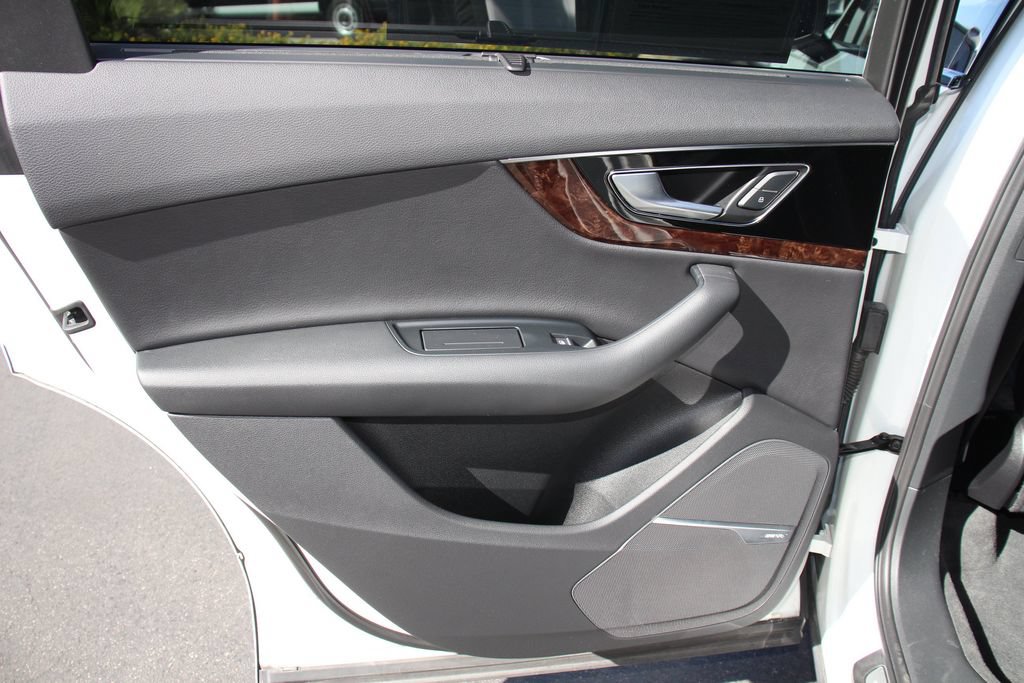 Used 2019 Audi Q7 3.0T Premium Plus w/ Premium Plus Package AWD/4WD image 21