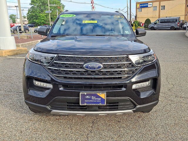 Certified 2024 Ford Explorer XLT w/ Equipment Group 202A AWD/4WD image 3