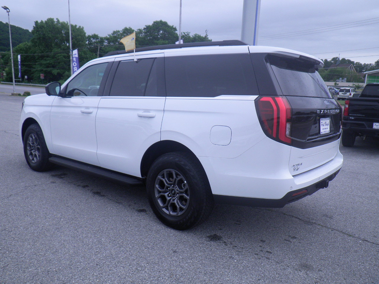 Certified 2025 Ford Expedition Active AWD/4WD image 3