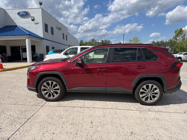 Used 2020 Toyota RAV4 XLE Premium FWD image 5