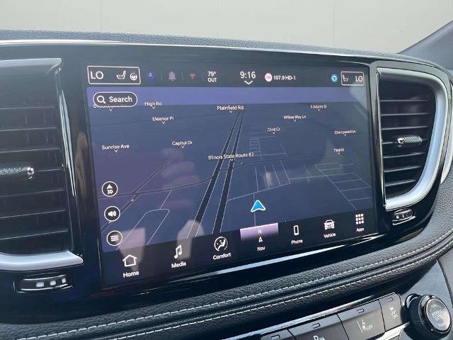 Used 2025 Chrysler Pacifica Limited FWD image 29