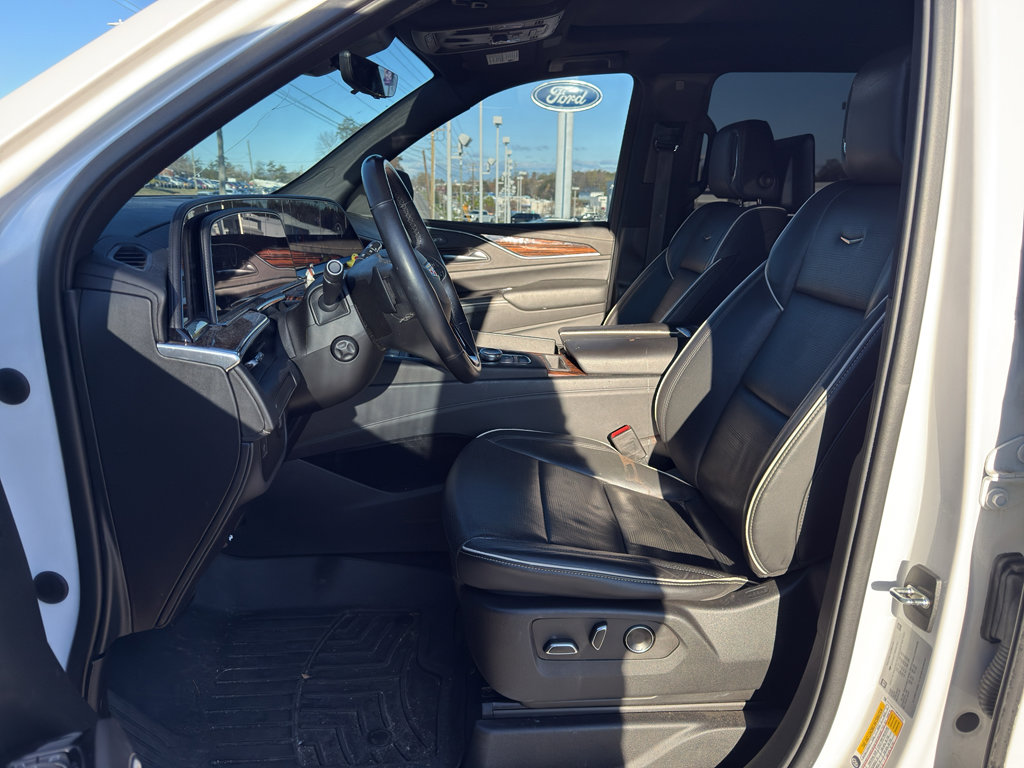 Used 2021 Cadillac Escalade ESV Premium Luxury w/ LPO, Radiant Package image 16