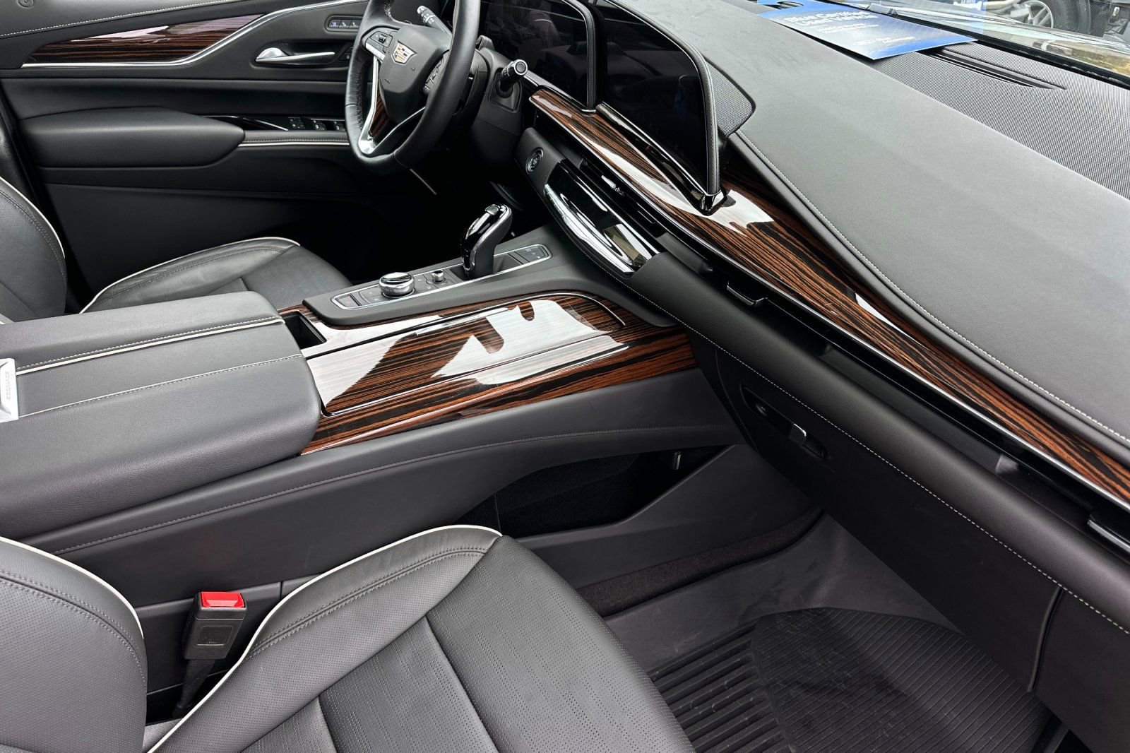 Used 2023 Cadillac Escalade Premium Luxury AWD/4WD image 16