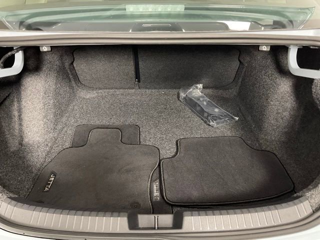 Used 2025 Volkswagen Jetta SE image 11