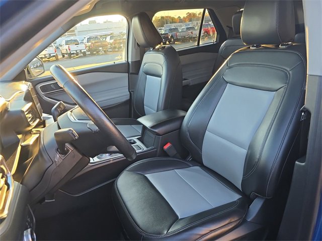Certified 2022 Ford Explorer XLT w/ Equipment Group 202A image 11