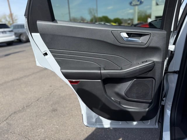 Certified 2026 Ford Escape SE w/ Class II Trailer Tow Package FWD image 18