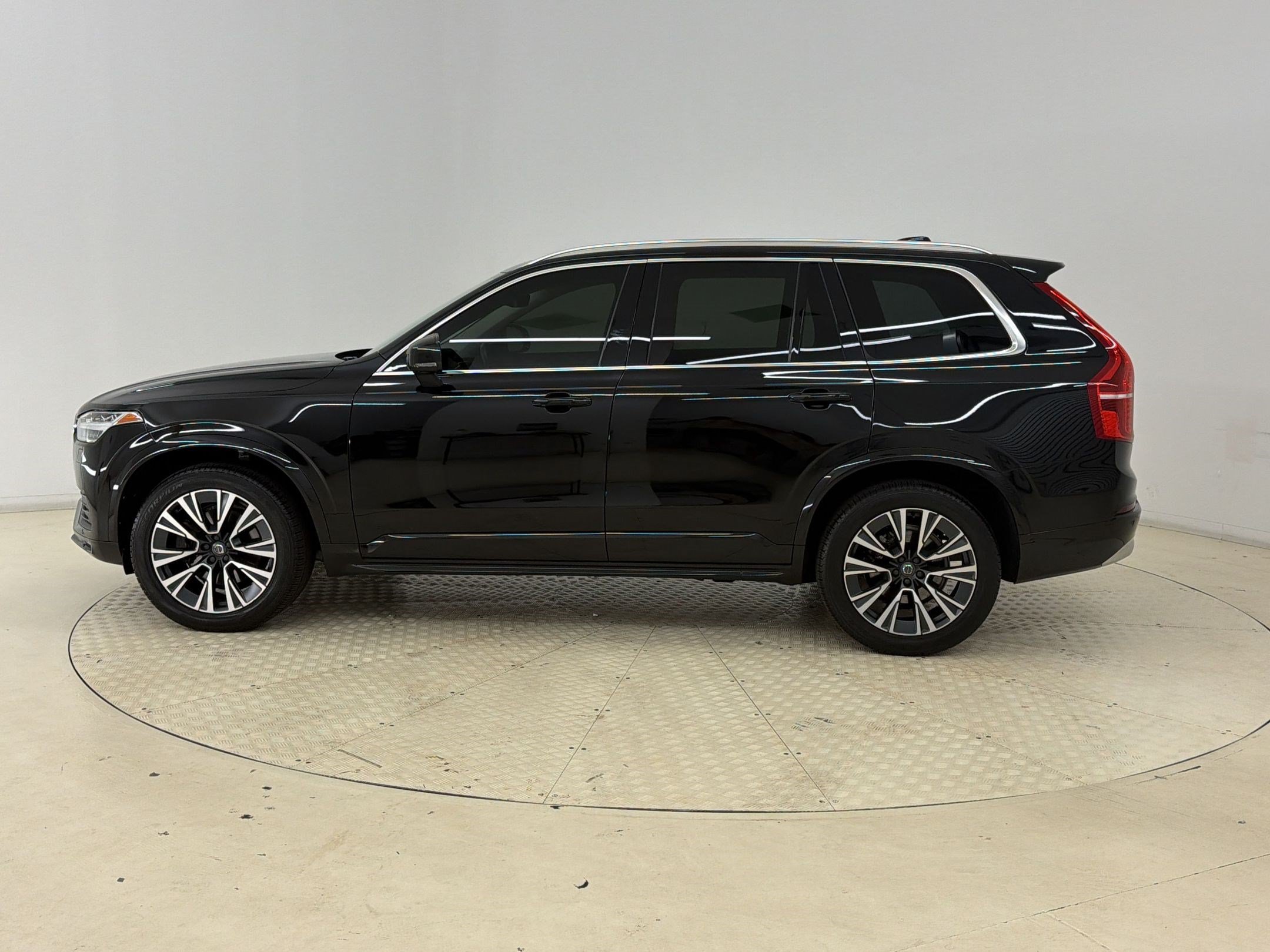 Used 2022 Volvo XC90 T6 Momentum w/ Advanced Package AWD/4WD image 2