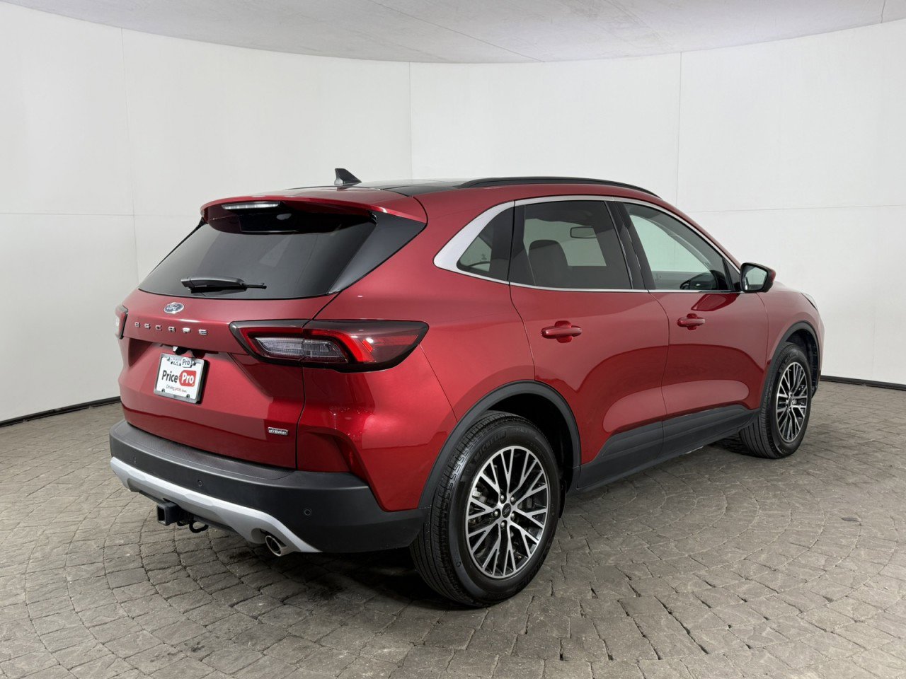 Certified 2025 Ford Escape SE w/ PHEV Premium Package FWD image 9
