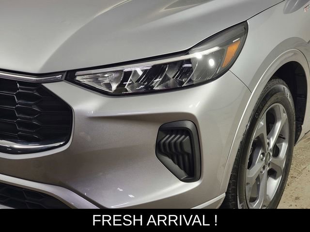 Certified 2023 Ford Escape ST-Line w/ Tech Pack #1 AWD/4WD image 9