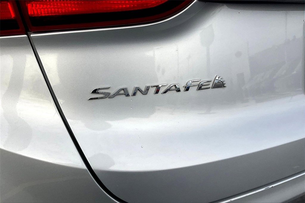 Used 2020 Hyundai Santa Fe SE image 30