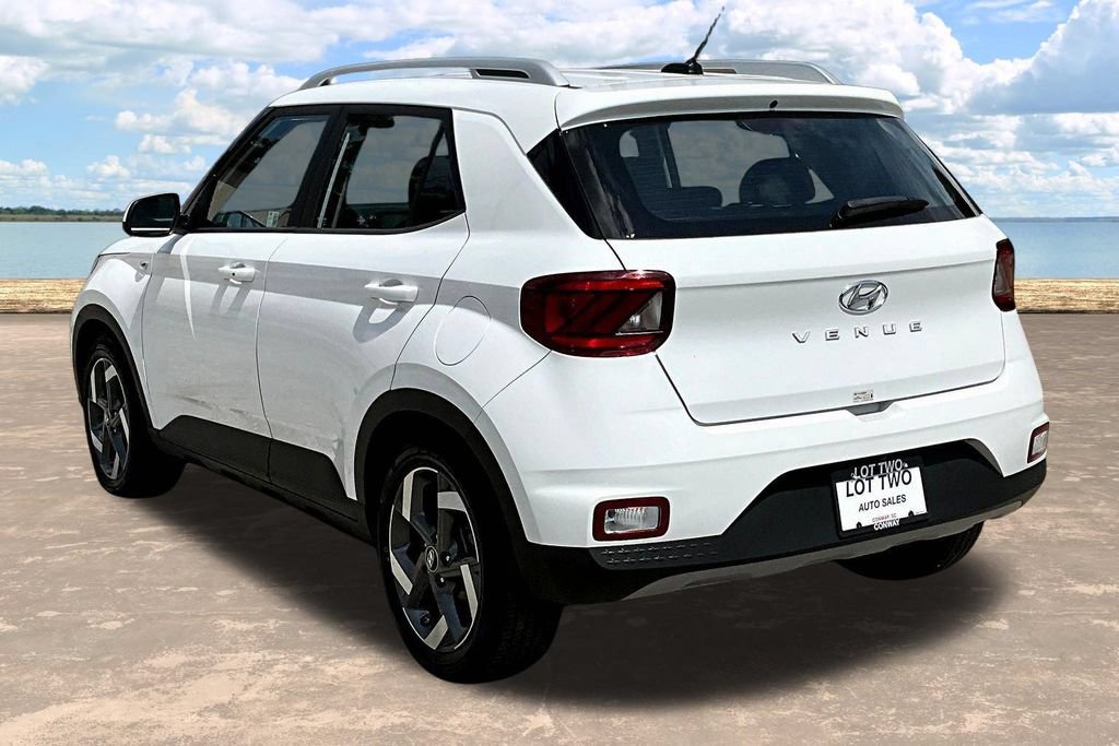 Used 2025 Hyundai Venue SEL FWD image 5