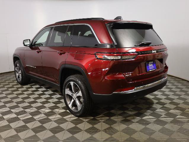 Used 2024 Jeep Grand Cherokee Limited AWD/4WD image 7