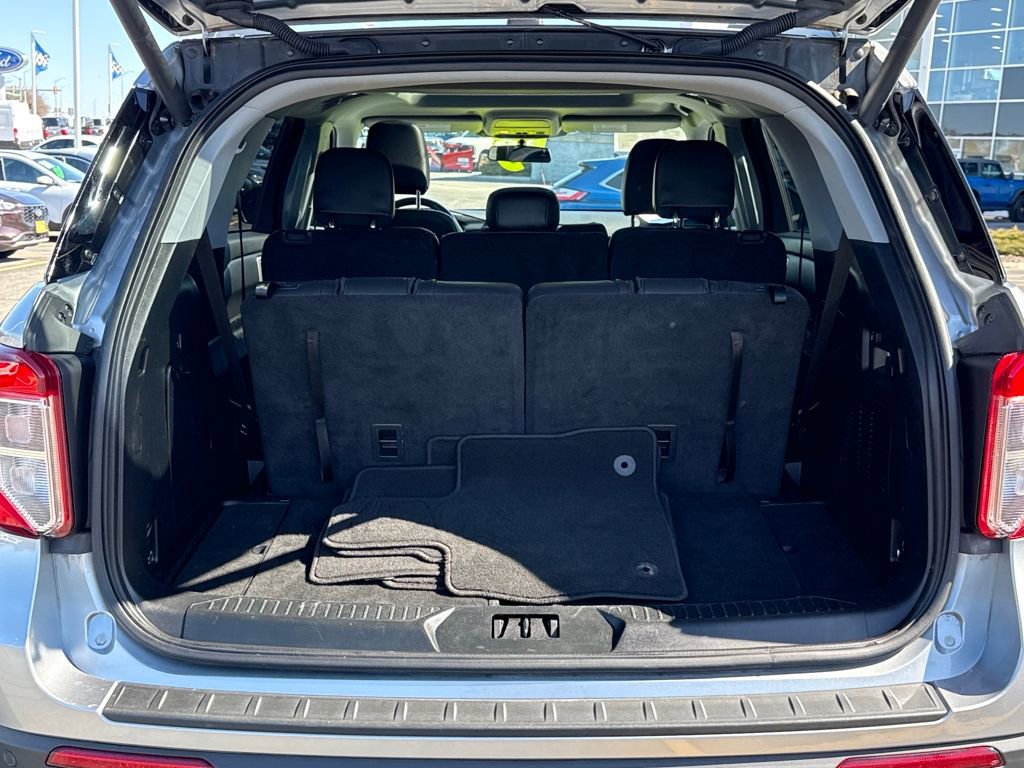 Certified 2022 Ford Explorer XLT w/ Equipment Group 202A image 8