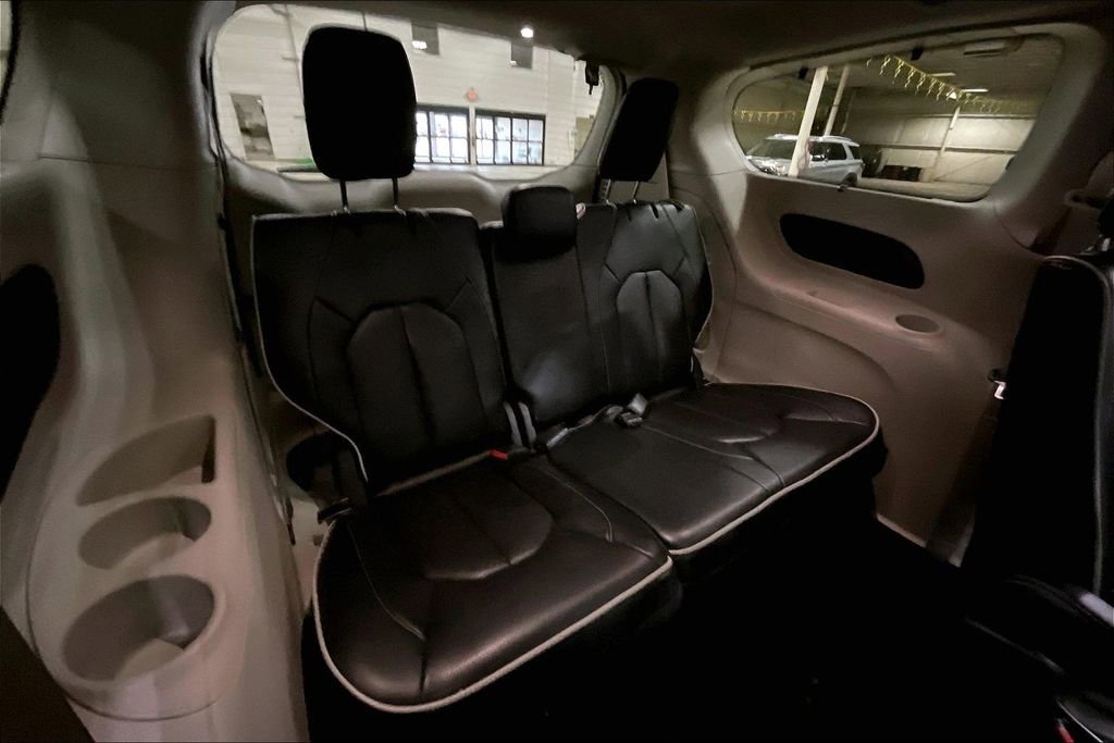 Used 2023 Chrysler Pacifica Limited image 27