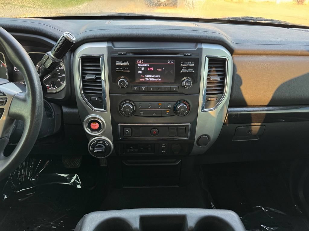 Used 2018 Nissan Titan SV AWD/4WD image 2