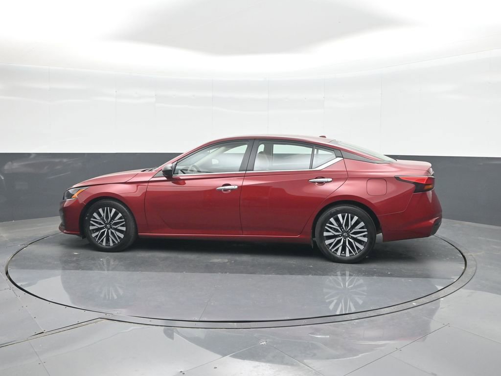 Used 2025 Nissan Altima 2.5 SV FWD image 26