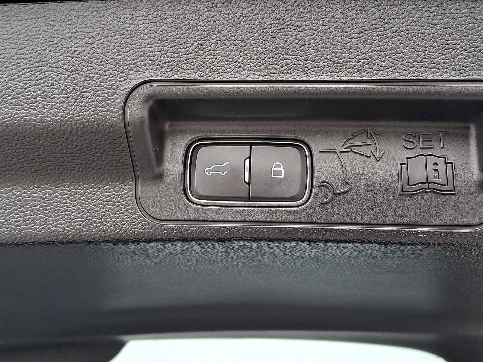 Certified 2023 Ford Explorer Platinum w/ Technology Package image 32