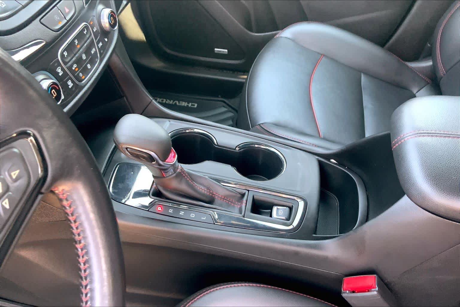 Used 2022 Chevrolet Equinox RS w/ RS Leather Package FWD image 17