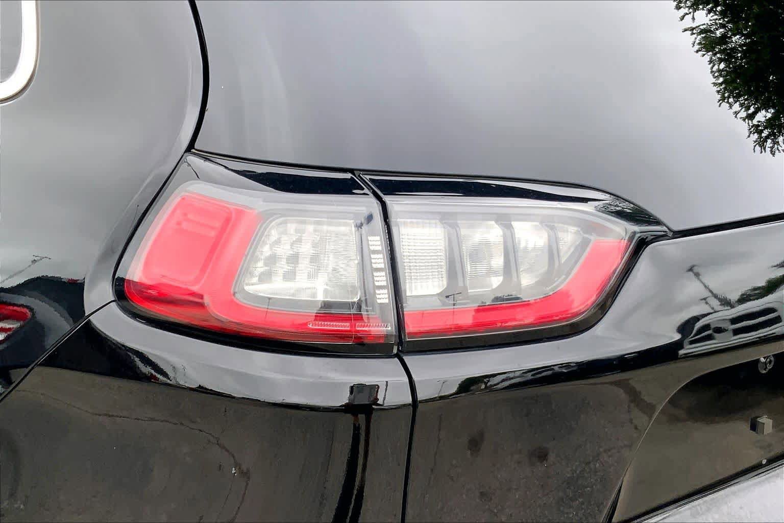Used 2020 Jeep Cherokee Latitude Plus FWD image 24