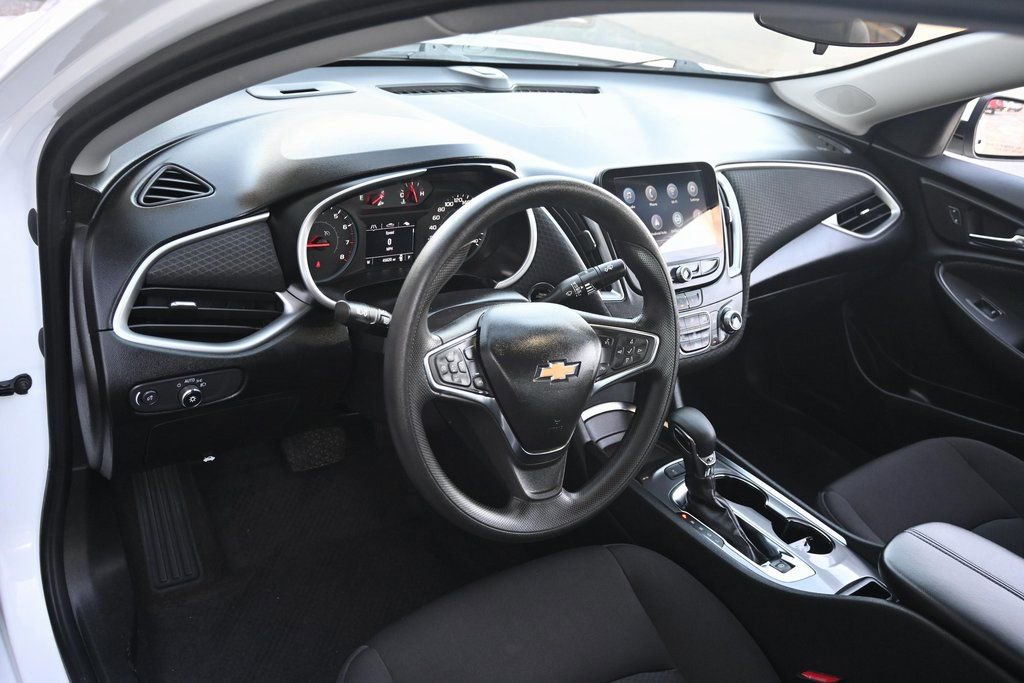 Used 2024 Chevrolet Malibu LT image 17