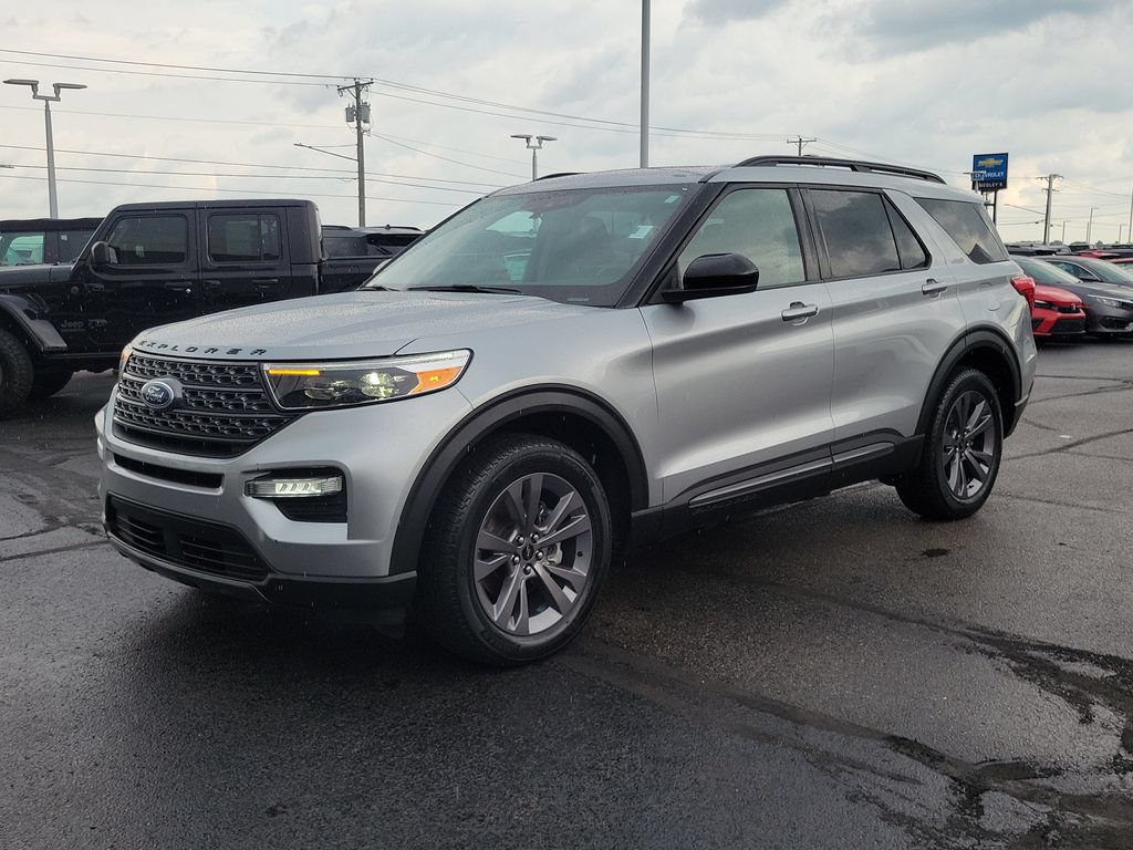 Certified 2023 Ford Explorer XLT w/ Equipment Group 202A AWD/4WD image 8