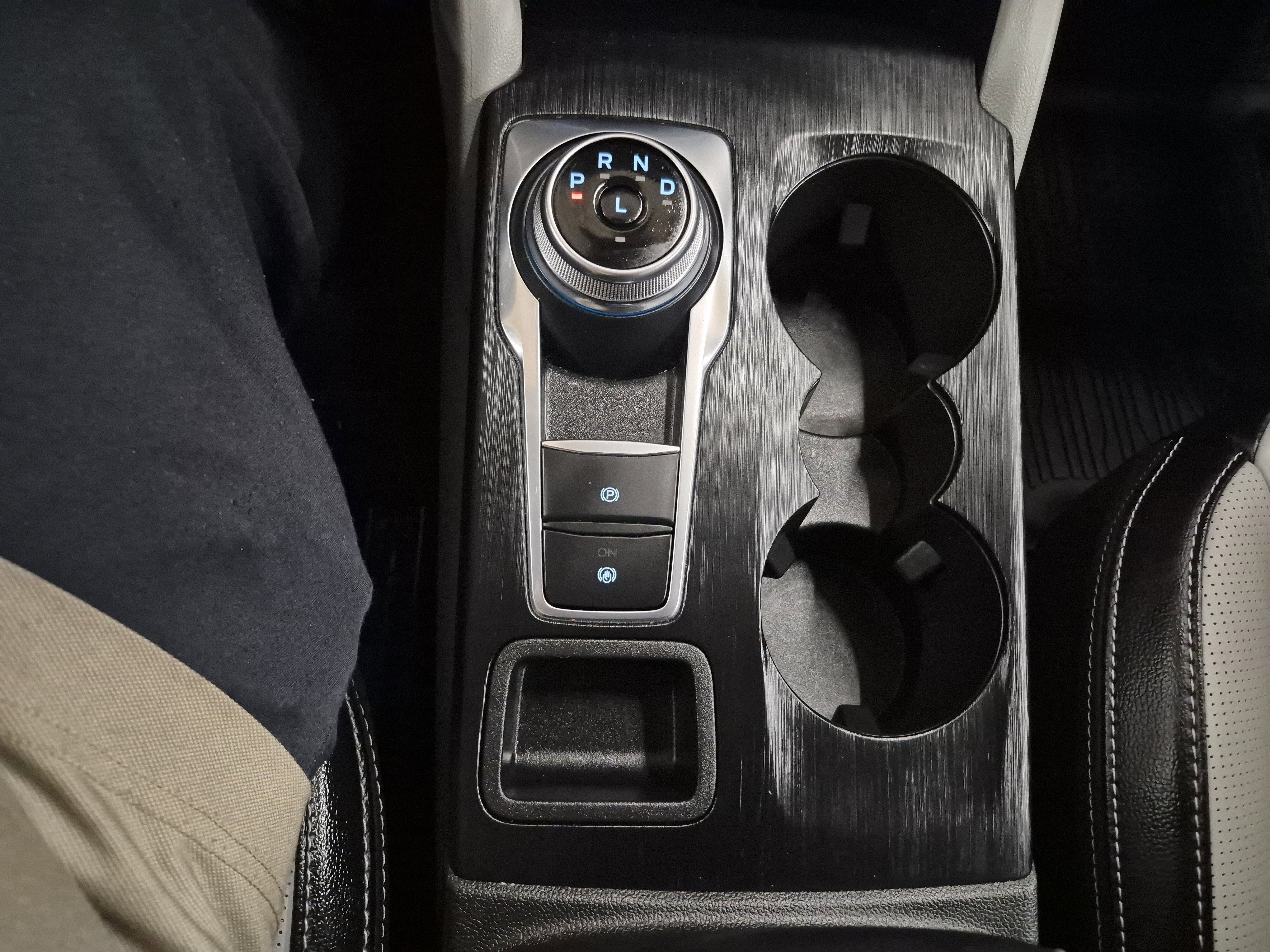 Certified 2025 Ford Escape SE w/ PHEV Premium Package image 30