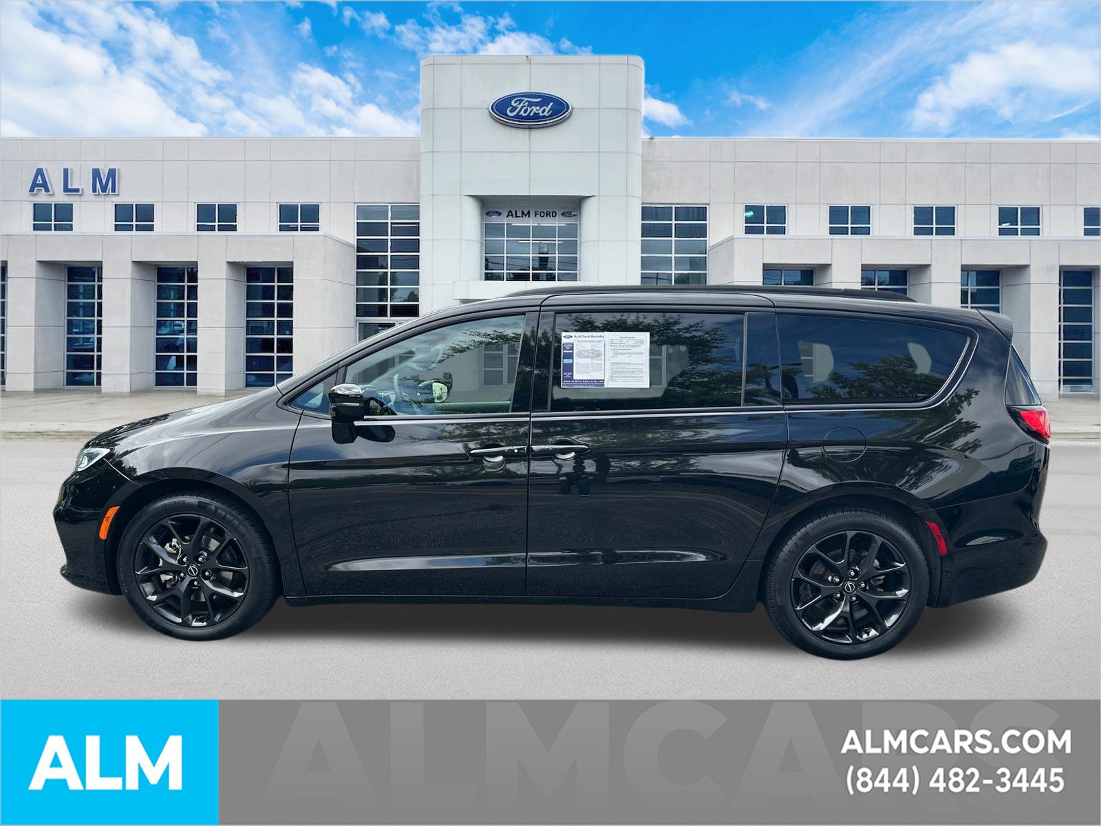 Used 2025 Chrysler Pacifica Limited FWD image 9