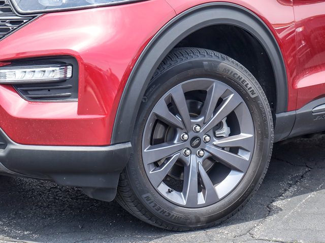 Certified 2023 Ford Explorer XLT w/ Equipment Group 202A AWD/4WD image 3
