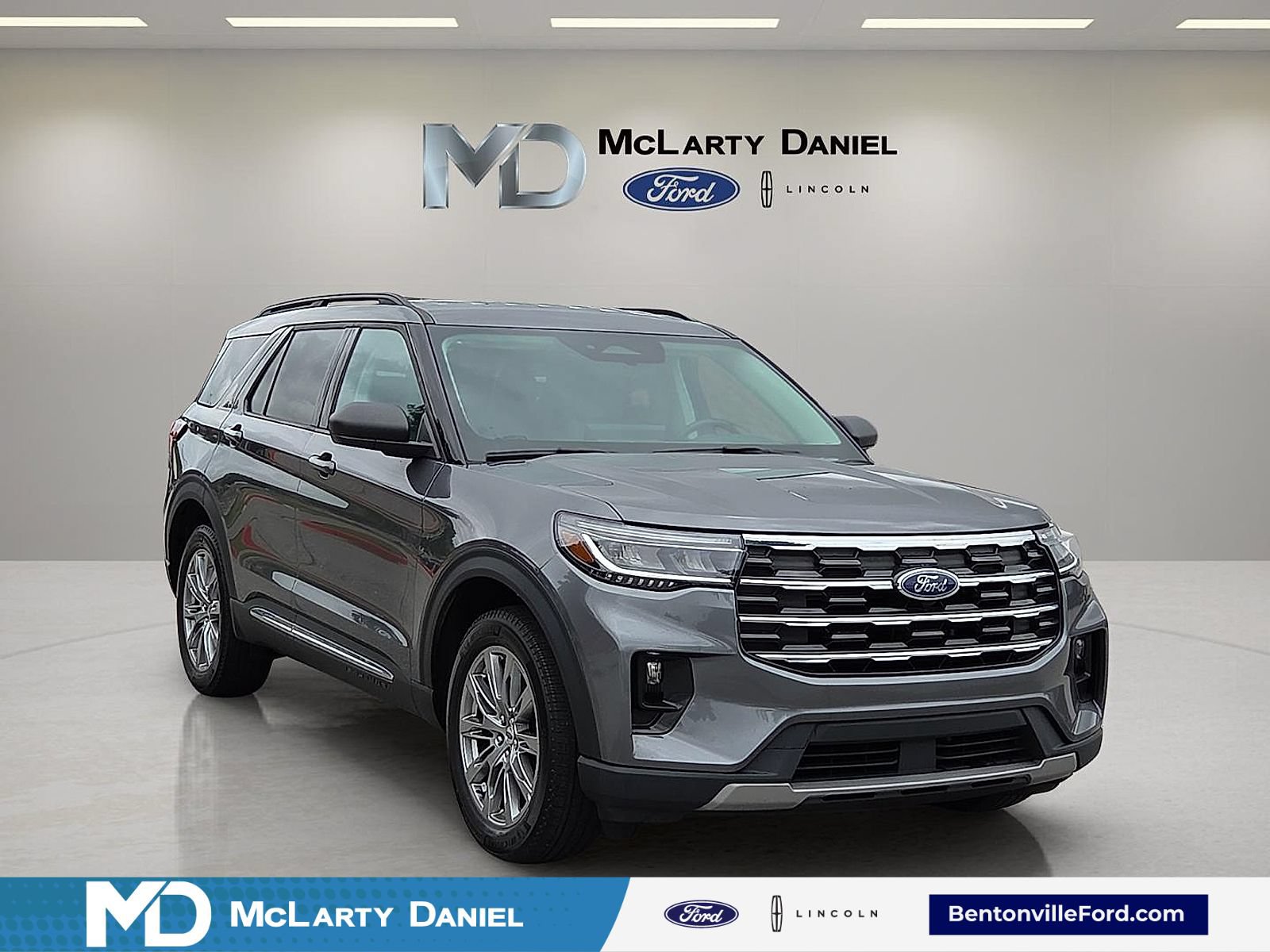 Certified 2025 Ford Explorer Active w/ Active Comfort Package AWD/4WD image 1