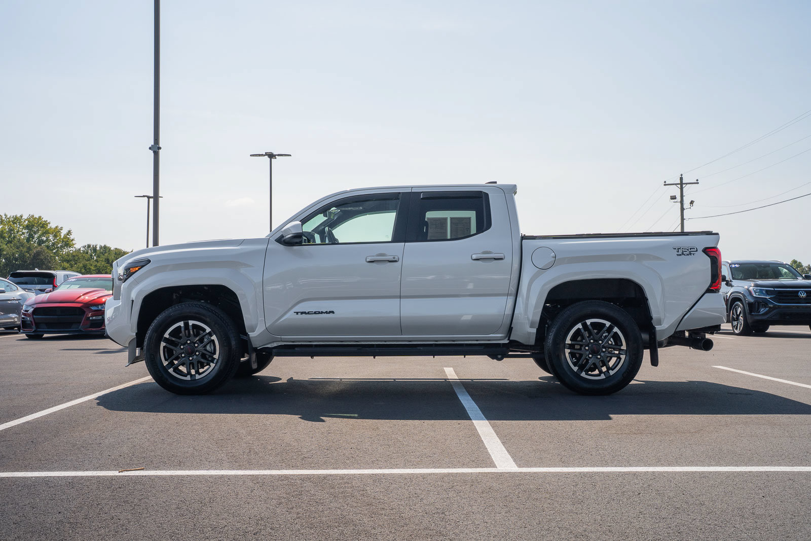 Used 2025 Toyota Tacoma TRD Sport AWD/4WD image 4