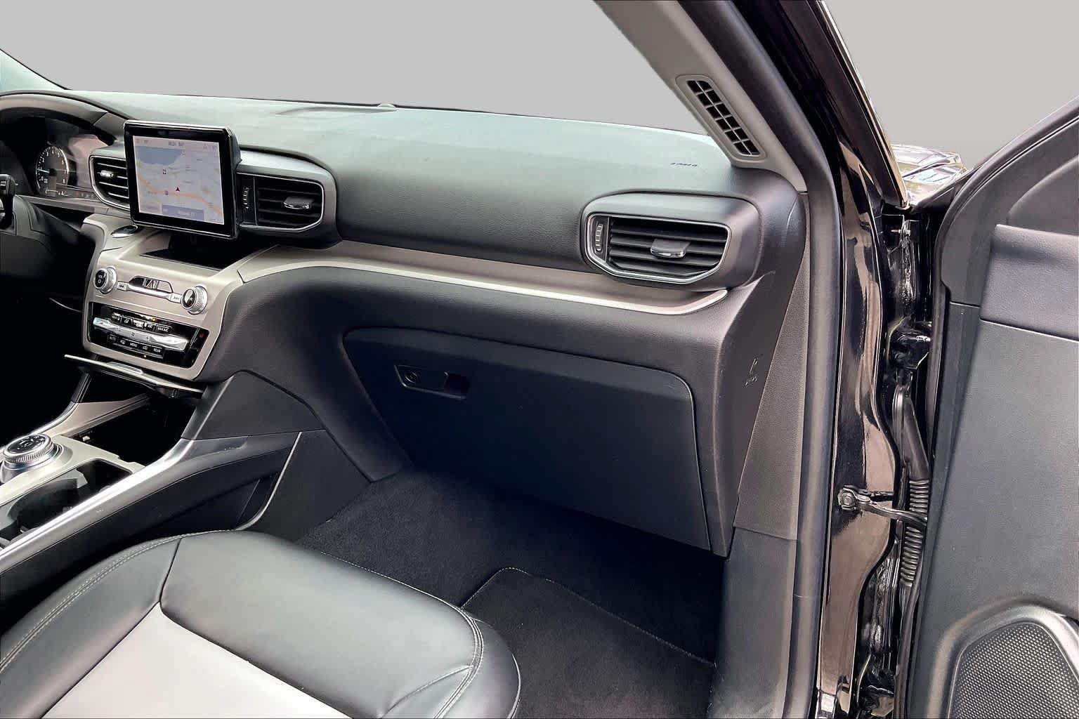 Certified 2023 Ford Explorer XLT RWD image 17