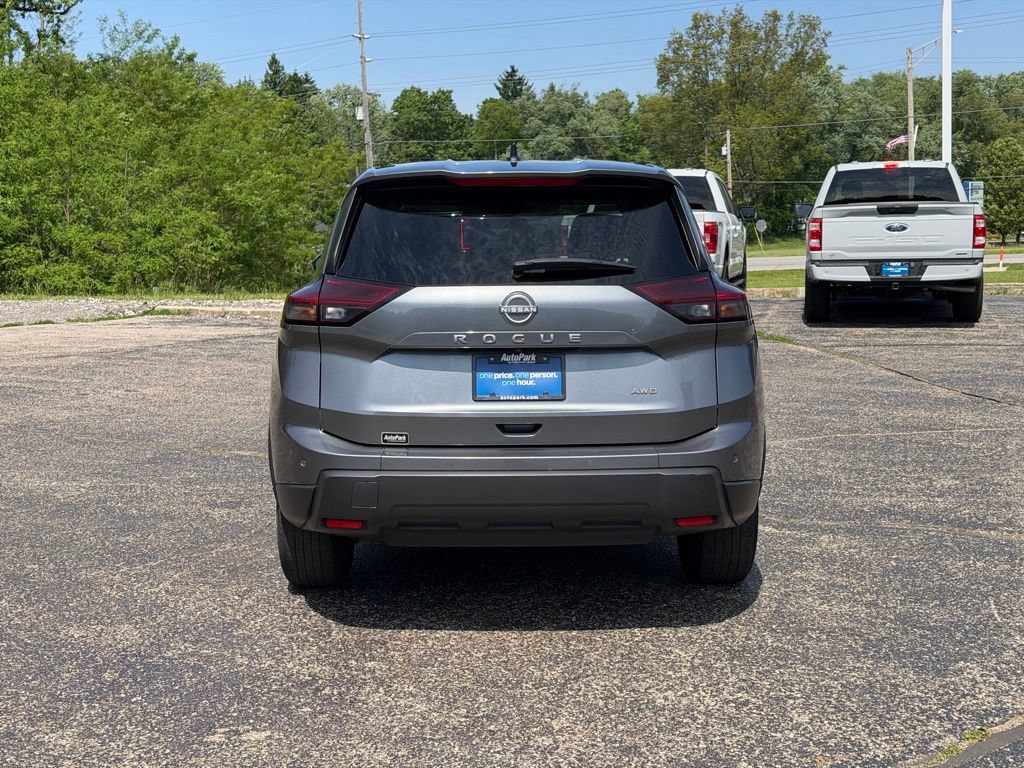 Used 2024 Nissan Rogue S AWD/4WD image 6