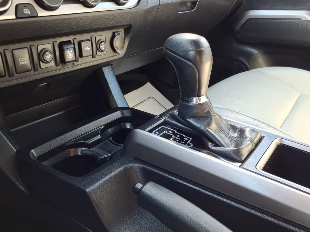 Used 2020 Toyota Tacoma SR5 w/ Technology Package AWD/4WD image 24