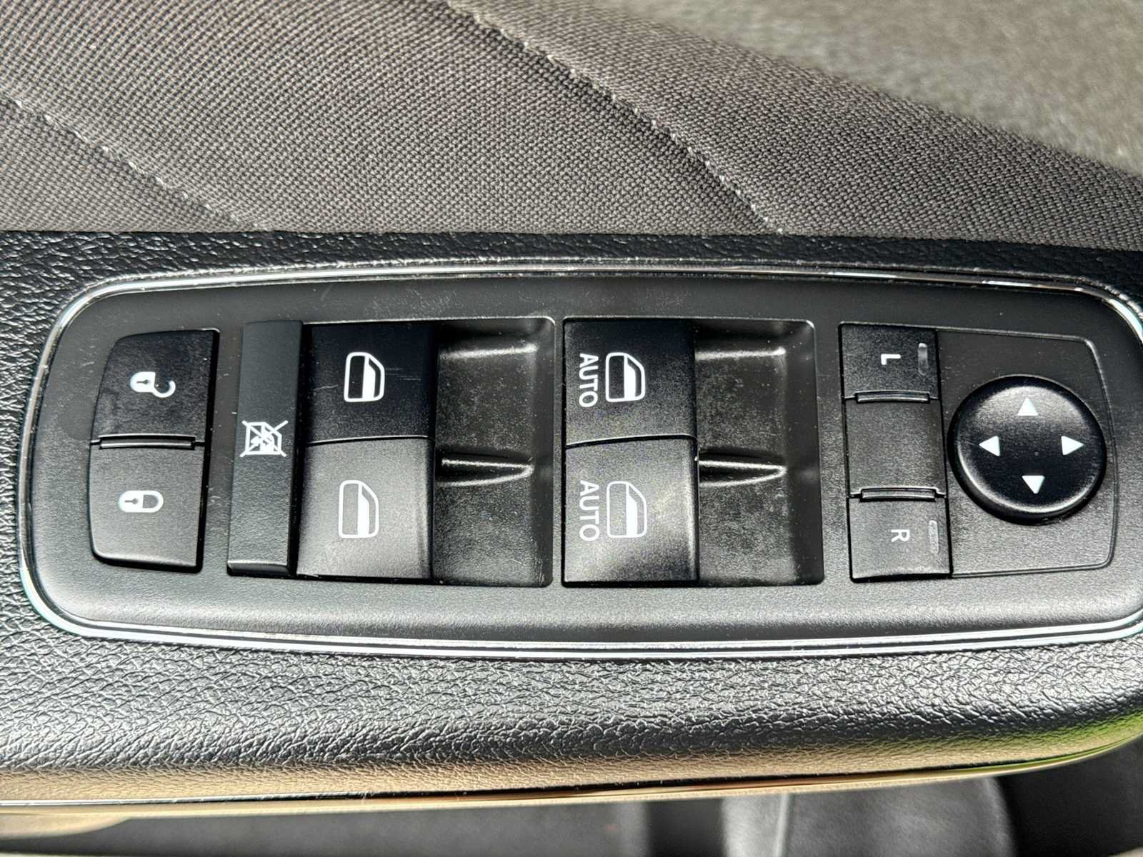 Used 2019 Dodge Charger SXT w/ Blacktop Package AWD/4WD image 16