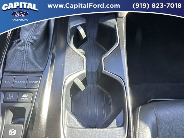 Used 2025 Toyota Camry SE image 30