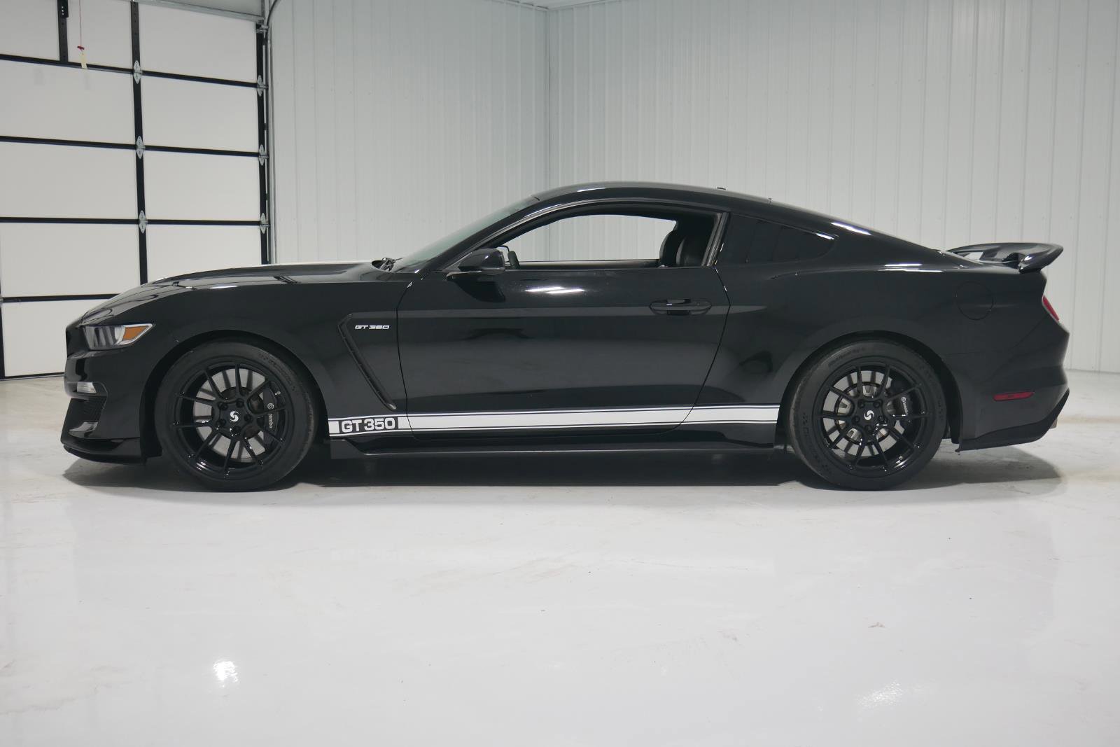 Certified 2020 Ford Mustang Shelby GT350 w/ Technology Package image 2