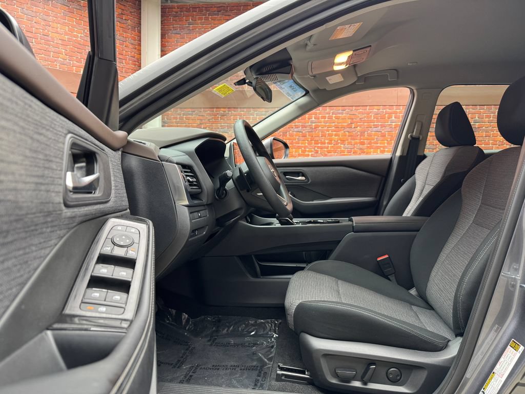 Used 2023 Nissan Rogue SV AWD/4WD image 22