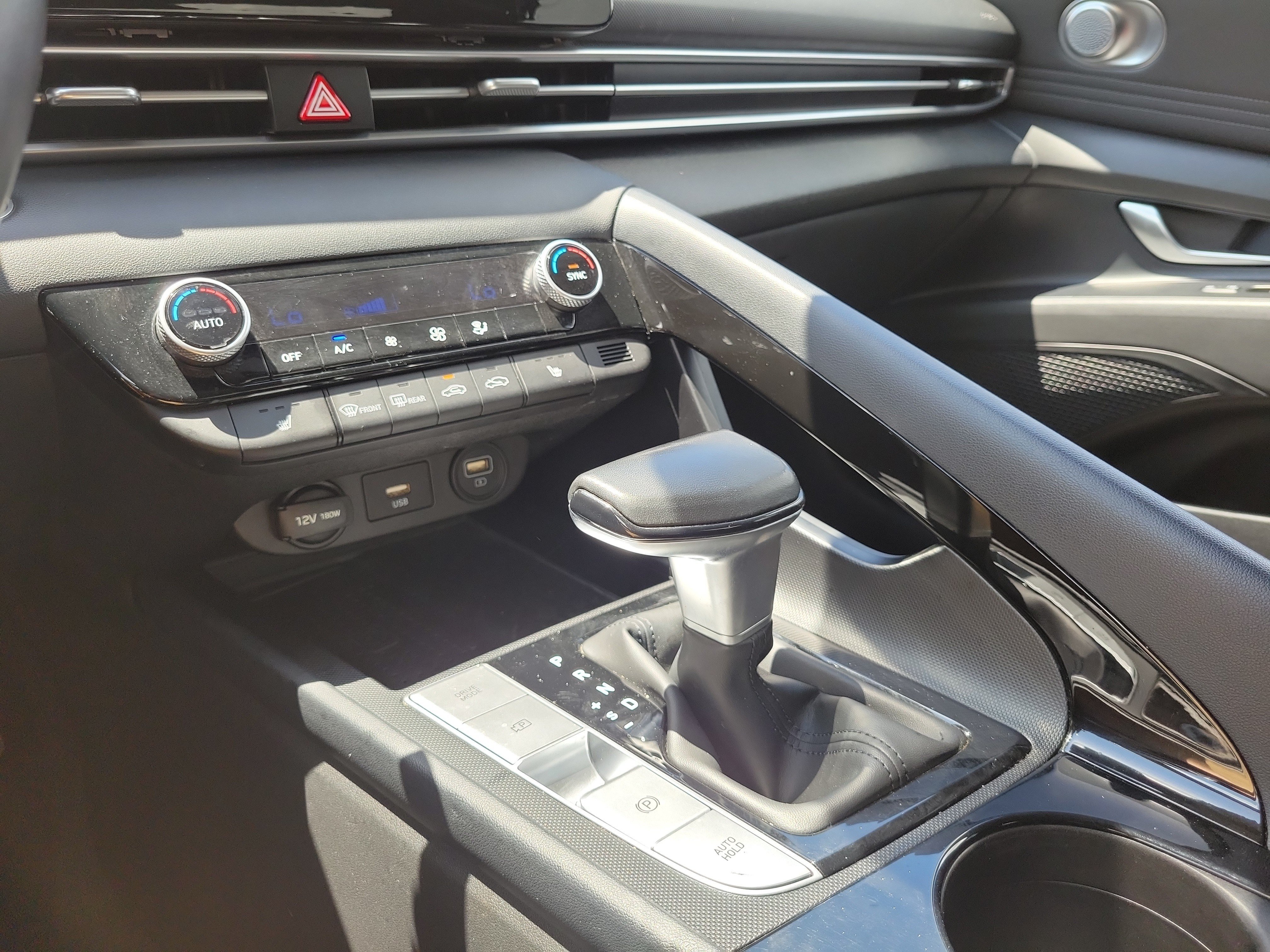 Used 2022 Hyundai Elantra SEL w/ Convenience Package FWD image 26
