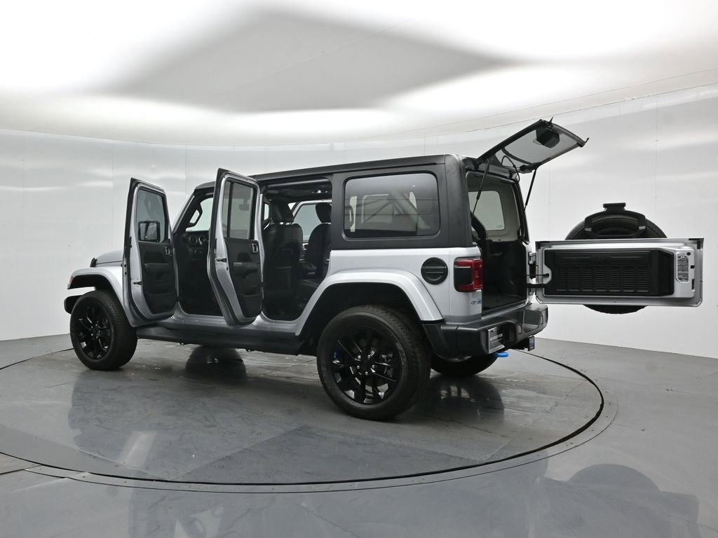 Used 2023 Jeep Wrangler Unlimited Sahara image 32