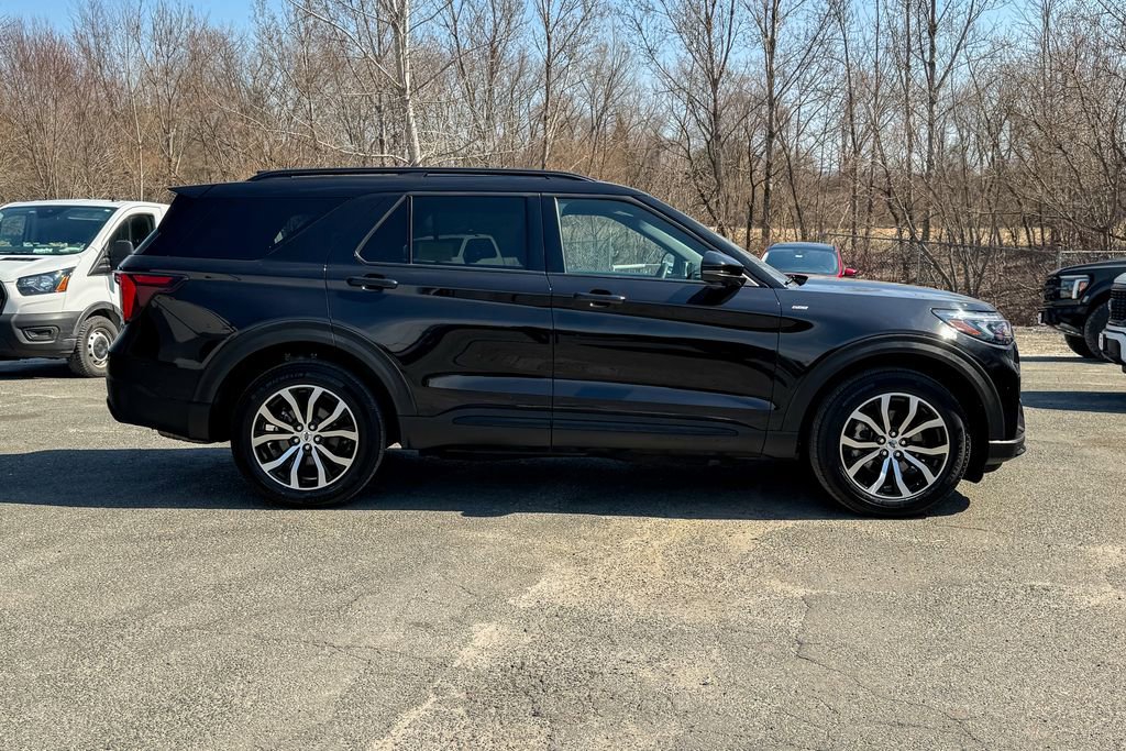 Certified 2025 Ford Explorer ST-Line AWD/4WD image 2