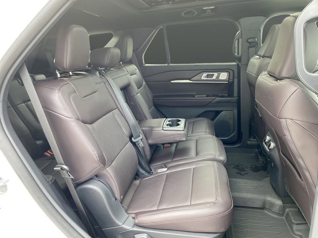 Certified 2025 Ford Explorer Platinum image 43