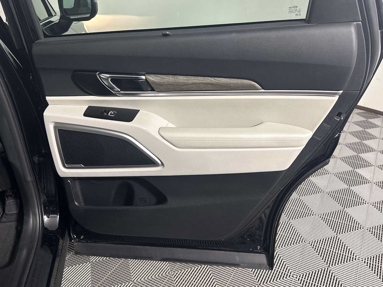 Used 2020 Kia Telluride EX FWD image 19