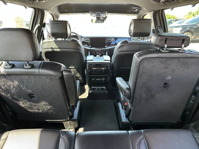 Used 2023 Jeep Wagoneer Series III w/ Convenience Group I AWD/4WD image 9