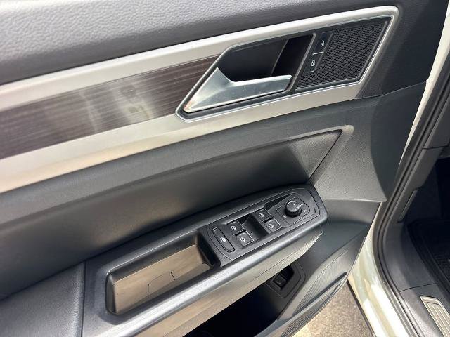 Used 2019 Volkswagen Atlas SEL R-Line FWD image 16
