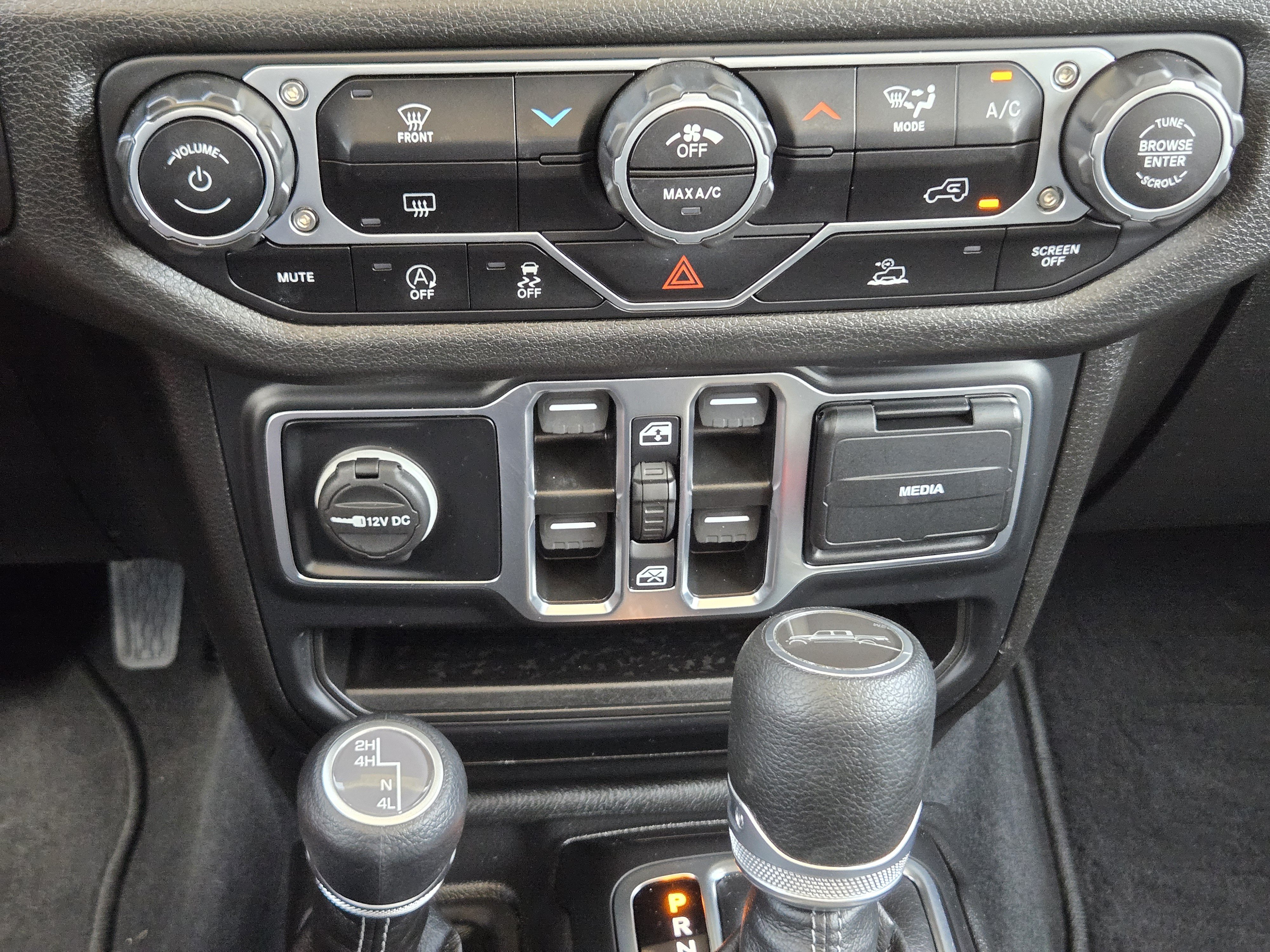 Used 2025 Jeep Gladiator Sport AWD/4WD image 19