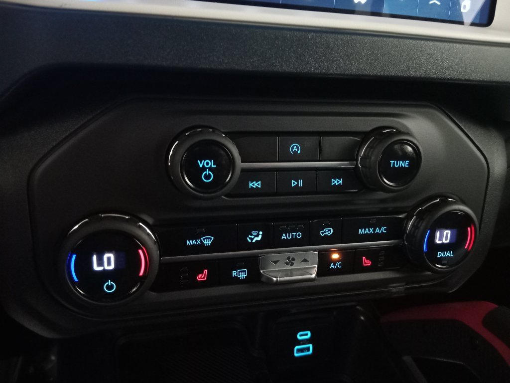 Certified 2025 Ford Bronco Heritage Edition AWD/4WD image 21