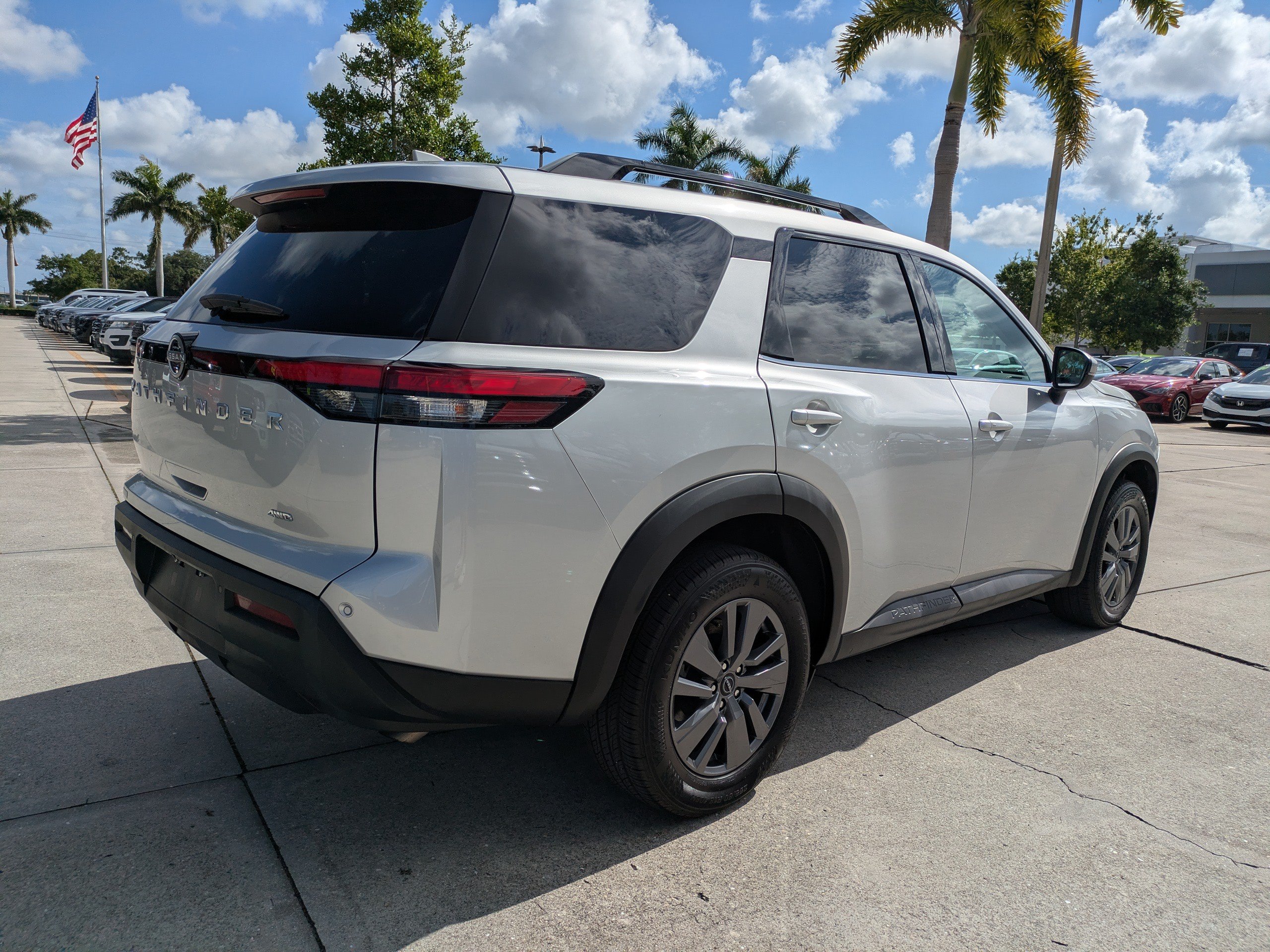 Used 2025 Nissan Pathfinder SV AWD/4WD image 4